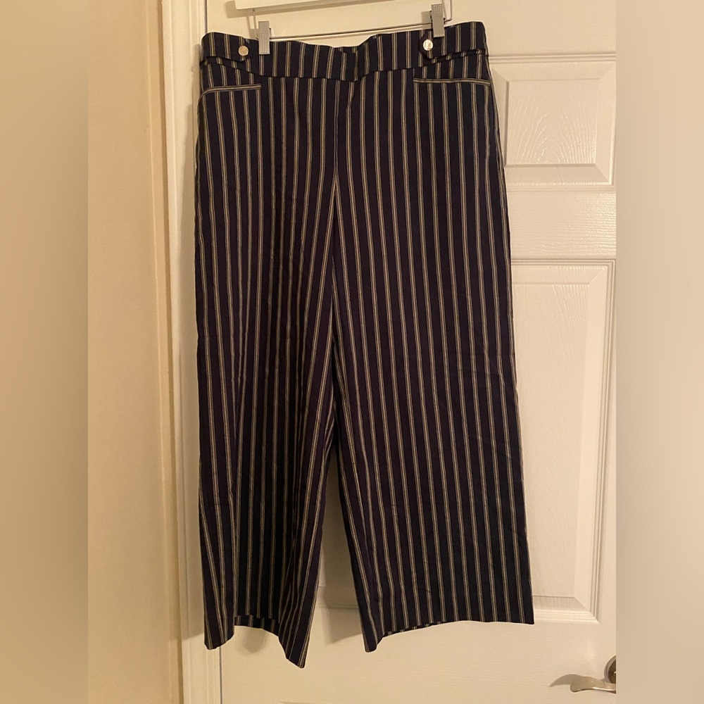 Chicos. Bridgette Wide Leg. Size 14. Striped Black. Women’s Pants. NWT.Pull On.